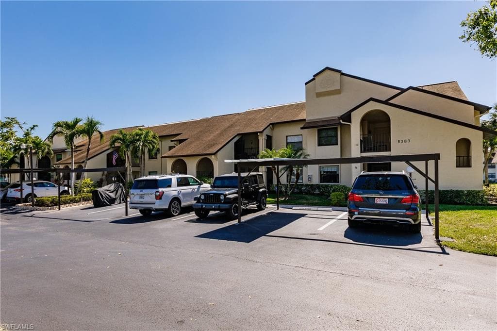 8383 Charter Club CIR 8 FORT MYERS, FL 33919