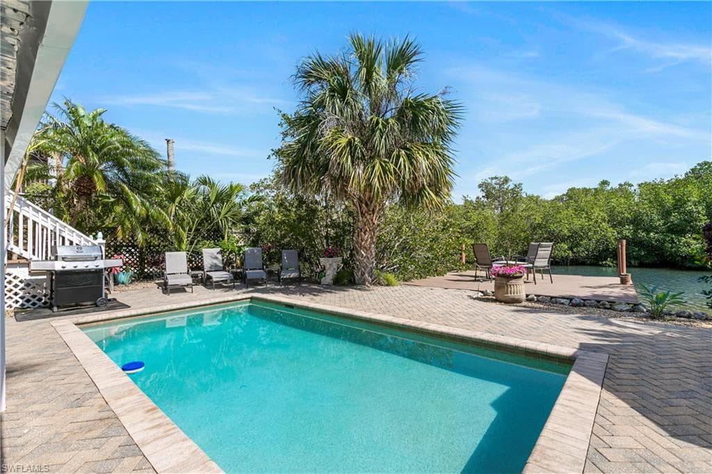 1292 Grand Canal DR NAPLES, FL 34110