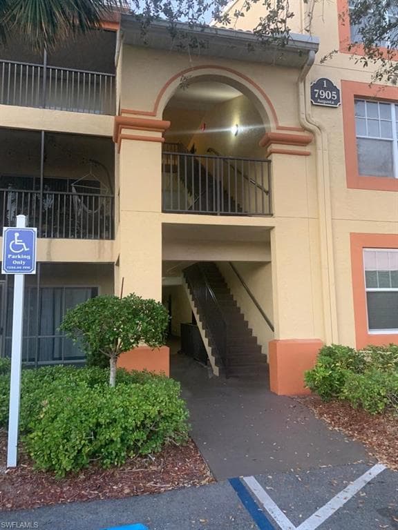 7905 Preserve CIR 113 NAPLES, FL 34119