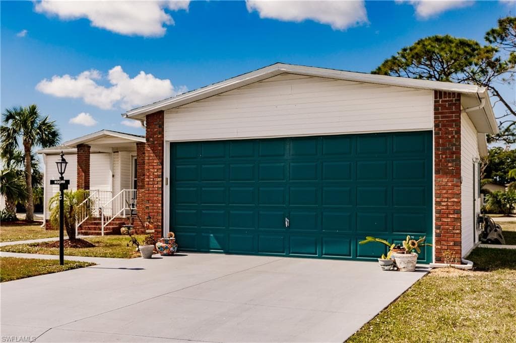10037 Bardmoor CT NORTH FORT MYERS, FL 33903