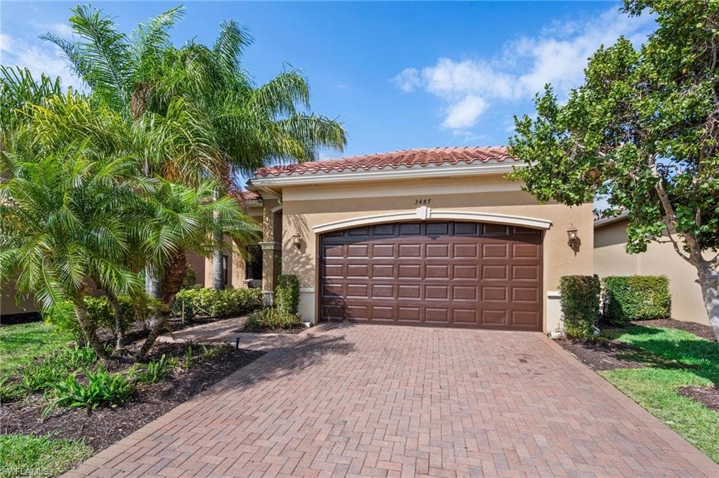 3487 Pacific DR NAPLES, FL 34119