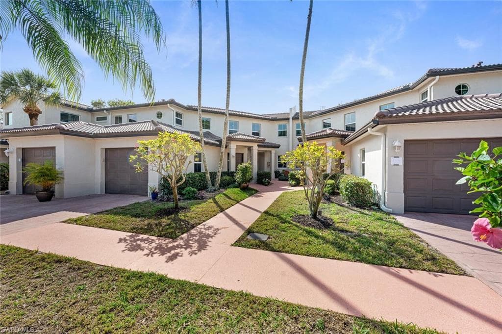 700 Diamond CIR 703 NAPLES, FL 34110