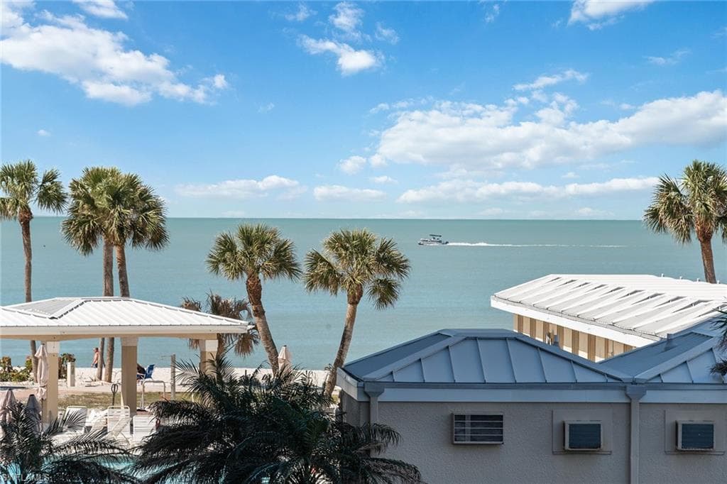 4041 Gulf Shore BLVD N 109 NAPLES, FL 34103