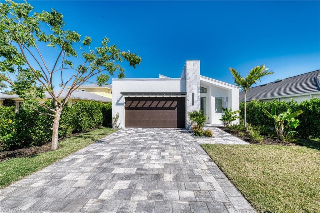 767 98th AVE N NAPLES, FL 34108