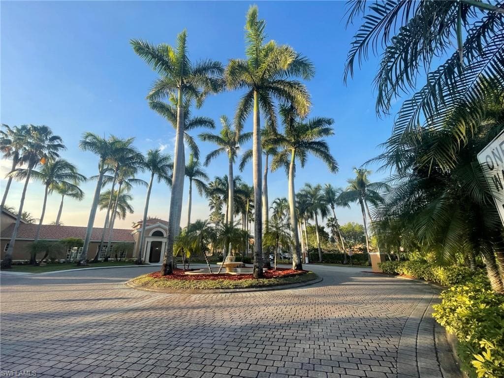 1275 Wildwood Lakes BLVD 206 NAPLES, FL 34104