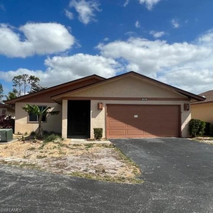 6485 Royal Woods DR FORT MYERS, FL 33908