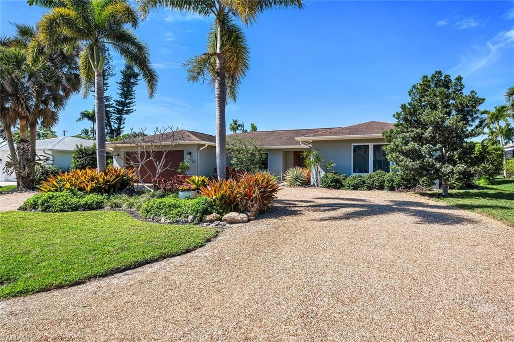135 Burning Tree DR NAPLES, FL 34105