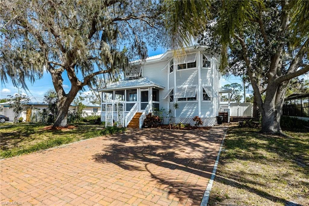 2040 Clarke AVE FORT MYERS, FL 33905