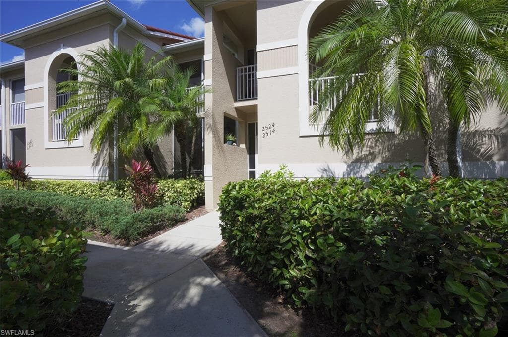 2760 Cypress Trace CIR 2524 NAPLES, FL 34119