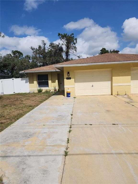4722 30th ST SW LEHIGH ACRES, FL 33973