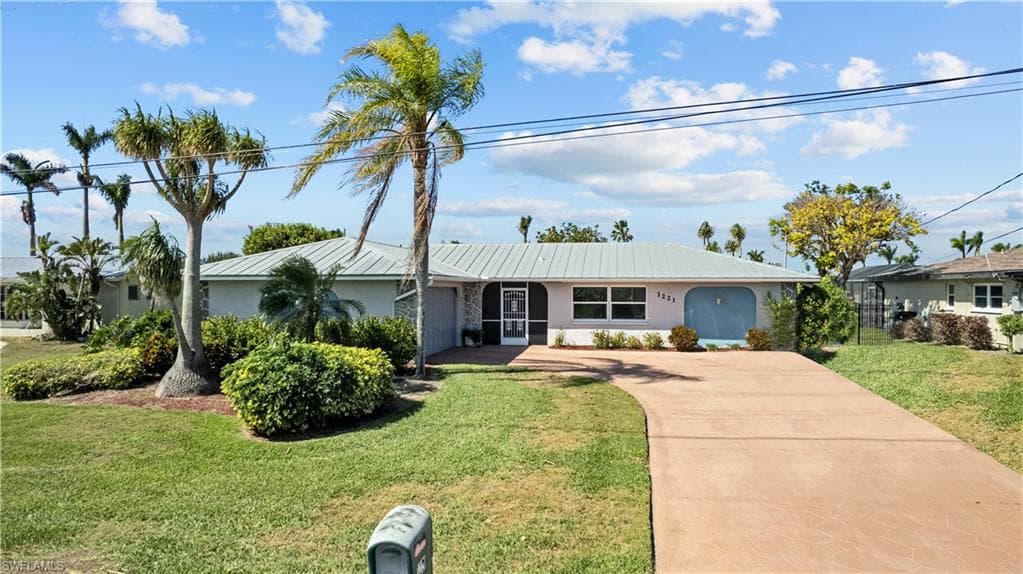1221 SE 43rd TER CAPE CORAL, FL 33904