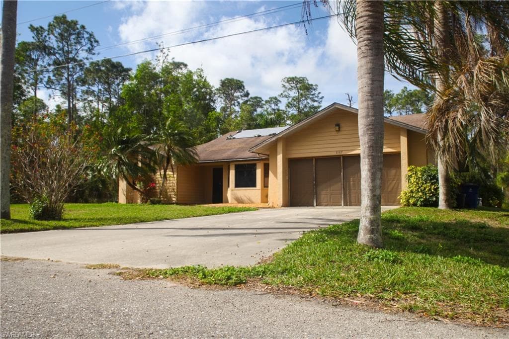 1107 Thompson AVE LEHIGH ACRES, FL 33972
