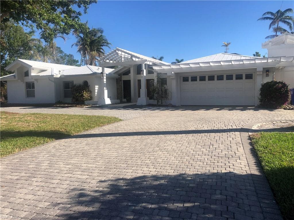 645 Park Shore DR NAPLES, FL 34103