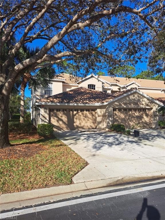8530 Danbury BLVD 101 NAPLES, FL 34120