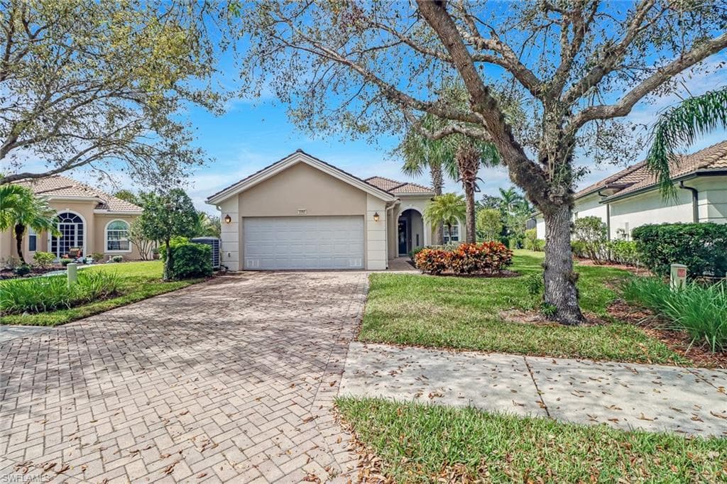 2282 Heydon CIR W NAPLES, FL 34120