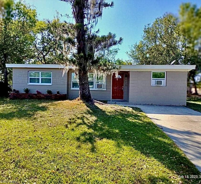 1362 Gardenia AVE FORT MYERS, FL 33916