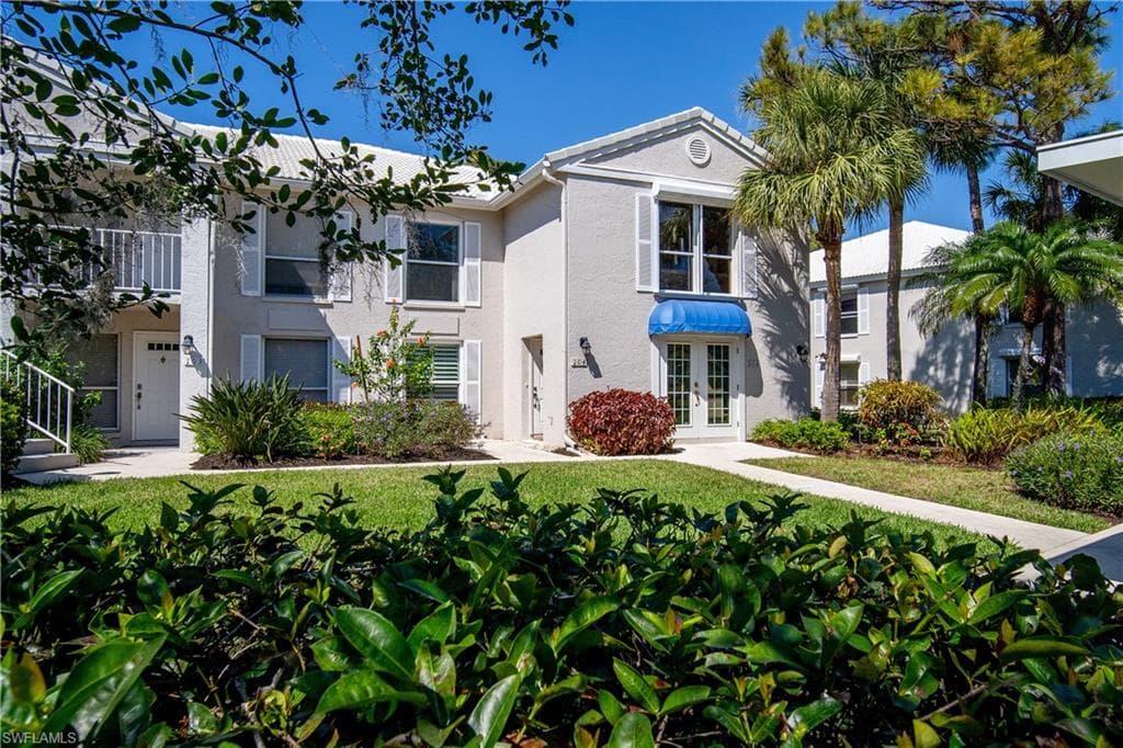 887 Gulf Pavilion DR 104 NAPLES, FL 34108
