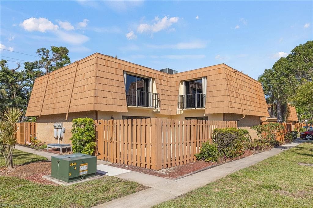 1715 Park Meadows DR 3 FORT MYERS, FL 33907