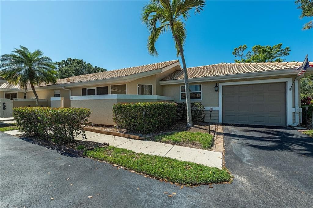 378 Emerald Bay CIR M8 NAPLES, FL 34110