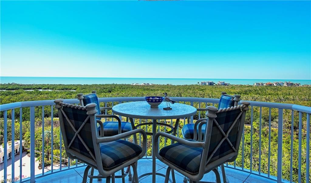 7117 Pelican Bay BLVD 1007 NAPLES, FL 34108