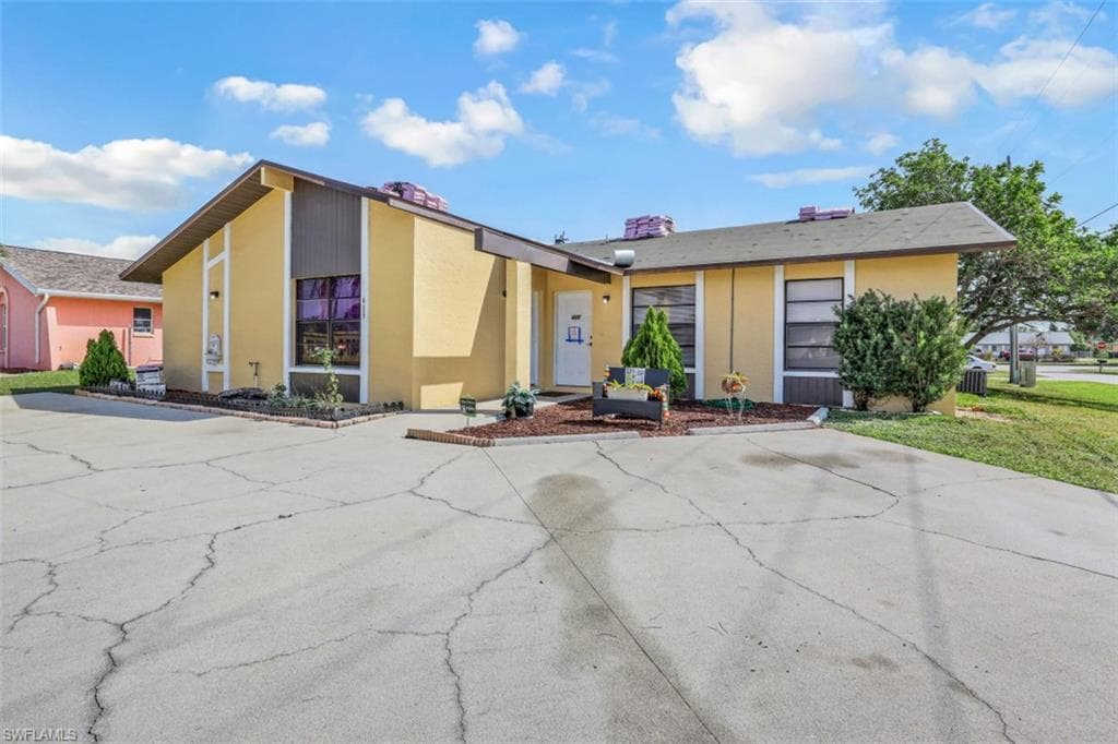 613-615 SE 23rd PL CAPE CORAL, FL 33990