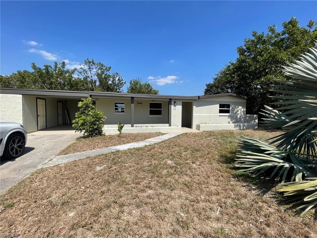 501 Penn RD W LEHIGH ACRES, FL 33936