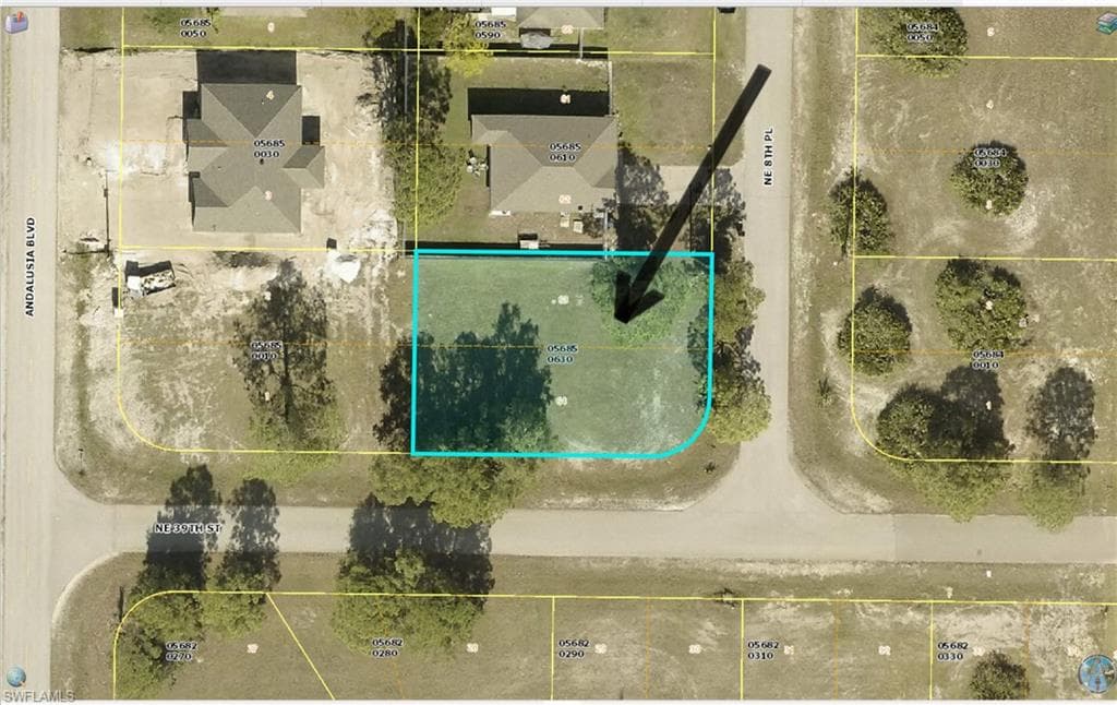 3900 NE 8th PL CAPE CORAL, FL 33909