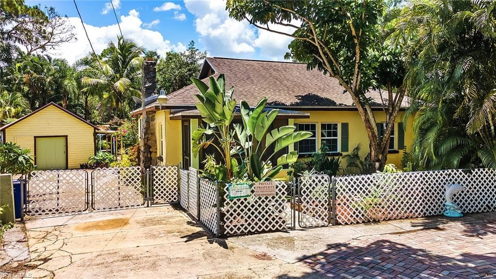 27201 Riverside DR BONITA SPRINGS, FL 34135