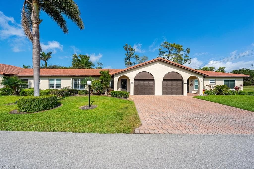 1072 Forest Lakes DR 2-C NAPLES, FL 34119