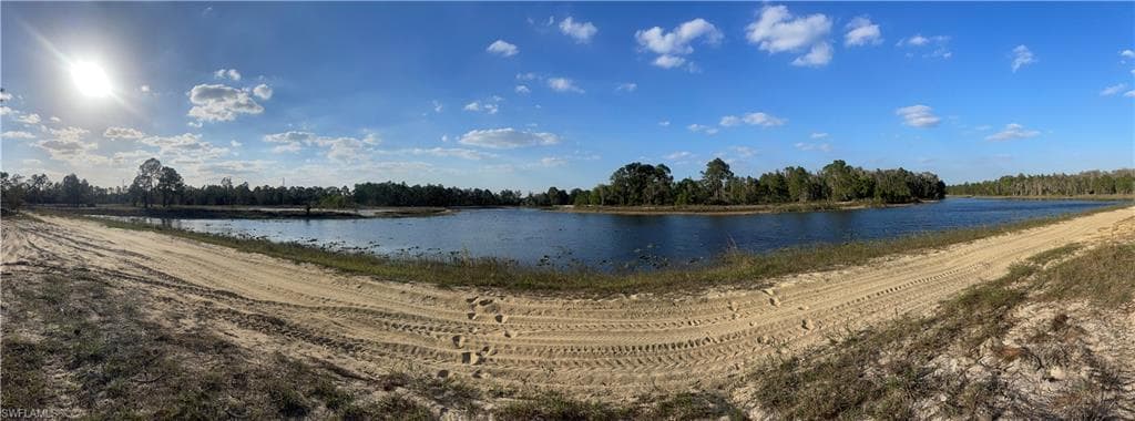465 Burrstone DR LEHIGH ACRES, FL 33974