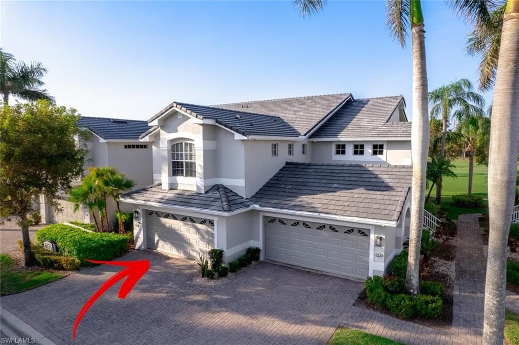 6035 Pinnacle LN 7-702 NAPLES, FL 34110