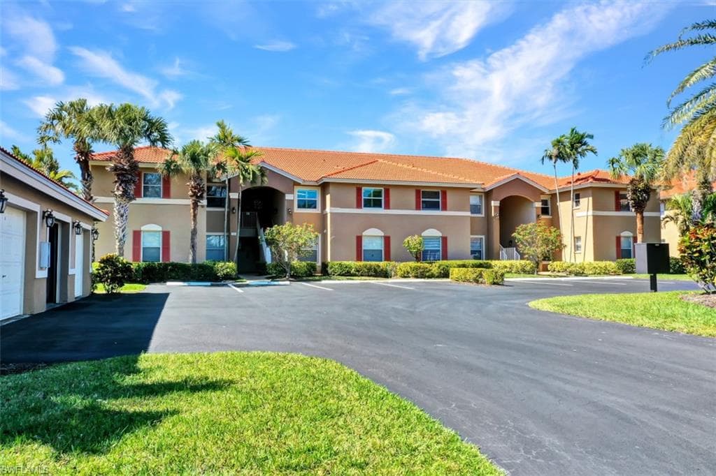 6940 Huntington Lakes CIR 202 NAPLES, FL 34119