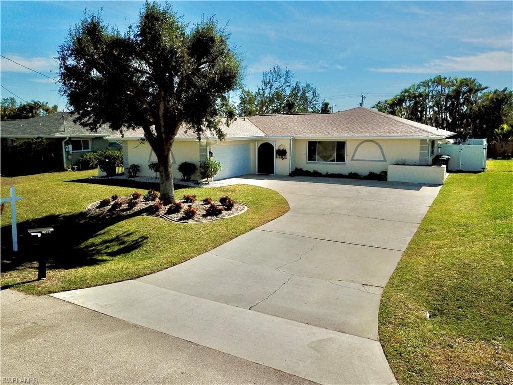 810 SE 41st ST CAPE CORAL, FL 33904