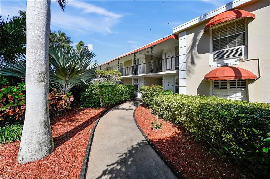 2555 Tamiami TRL N 239 NAPLES, FL 34103