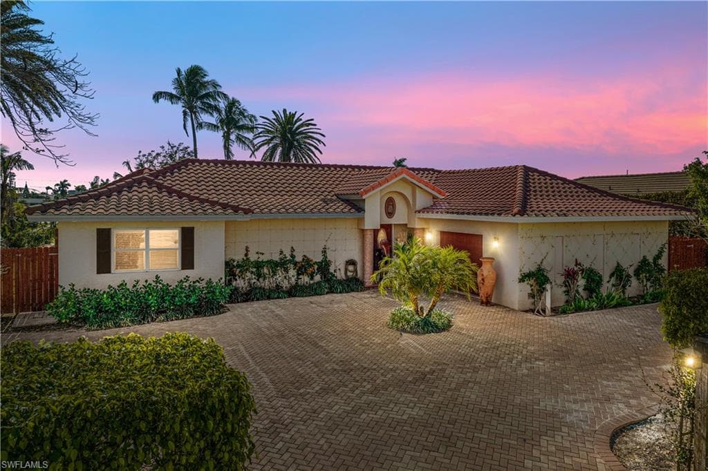 820 Barfield DR MARCO ISLAND, FL 34145
