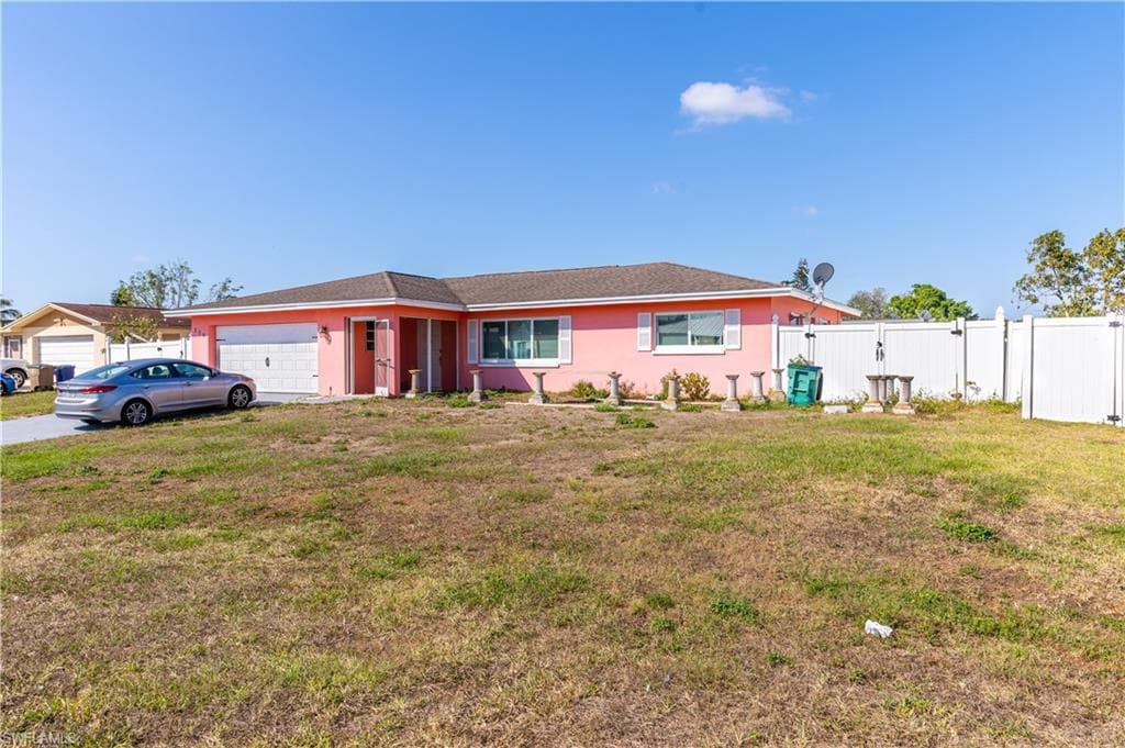 209 Seaton AVE LEHIGH ACRES, FL 33936