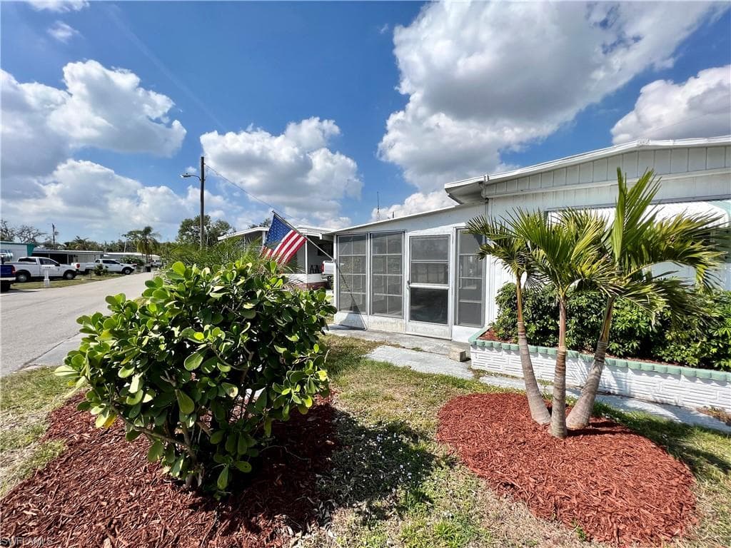107 Gaslight AVE NORTH FORT MYERS, FL 33917