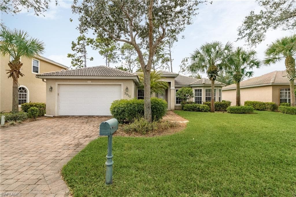 3915 Aurora CT NAPLES, FL 34116