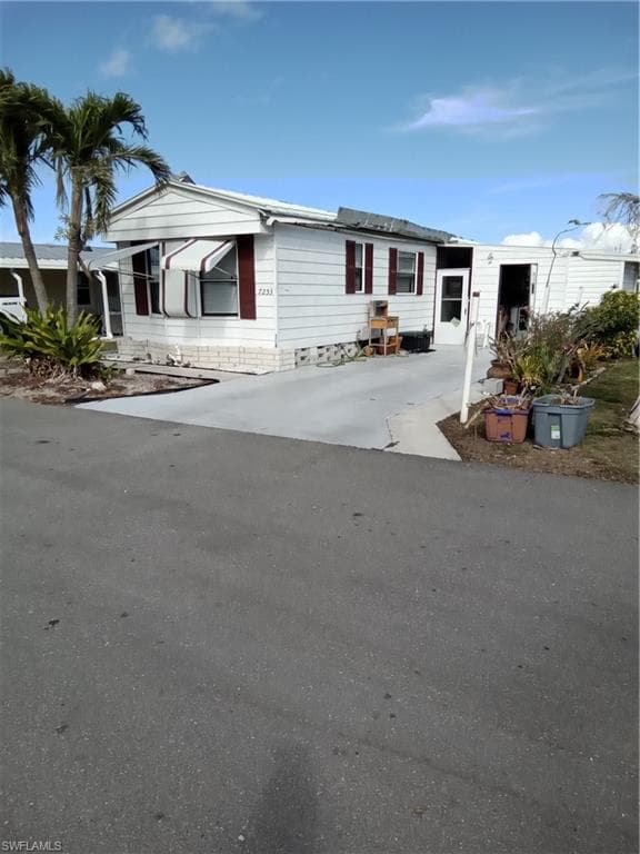 7253 Cobiac DR ST. JAMES CITY, FL 33956