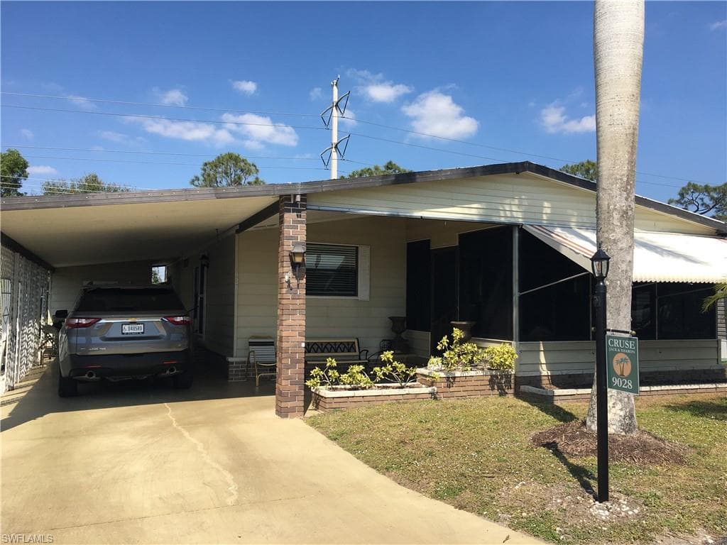 9028 Flamingo CIR NORTH FORT MYERS, FL 33903