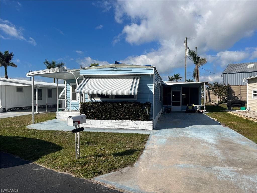 160 Adrienne DR FORT MYERS, FL 33908
