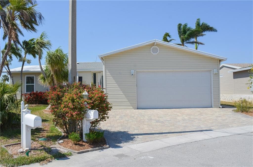 17740 Canal Cove CT FORT MYERS BEACH, FL 33931
