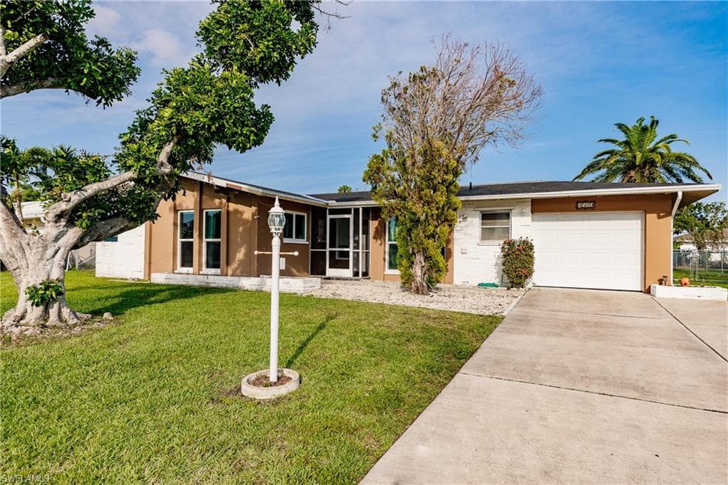 4519 SE 10th PL CAPE CORAL, FL 33904