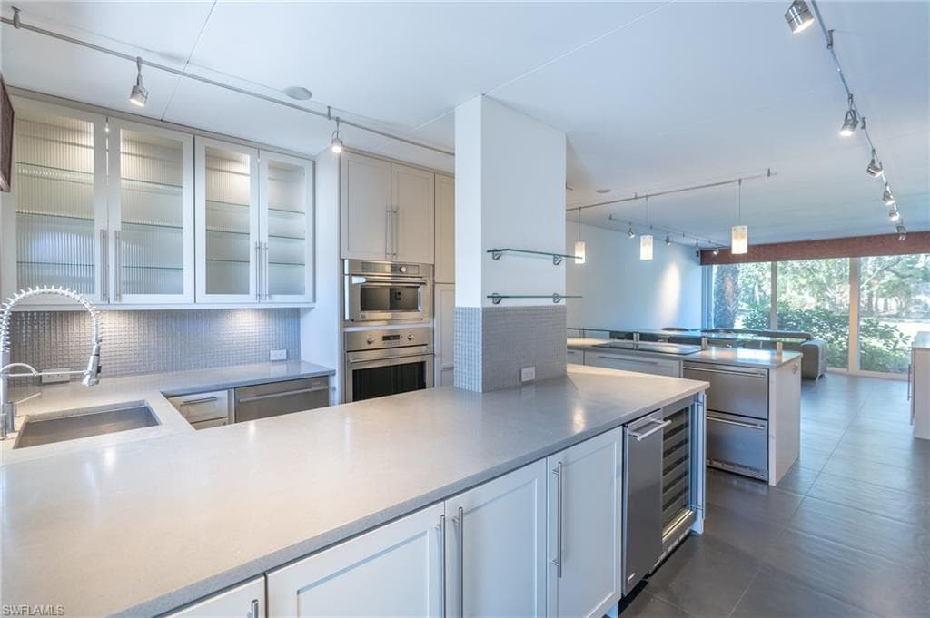 464 Broad AVE S H-464 NAPLES, FL 34102