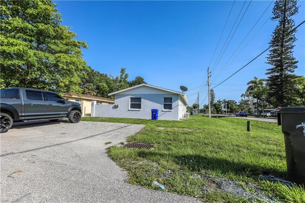 2406 Linhart AVE FORT MYERS, FL 33901
