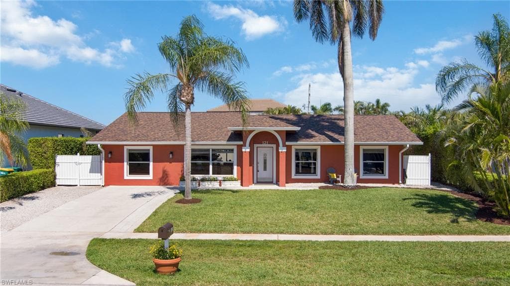 121 Bahama AVE MARCO ISLAND, FL 34145
