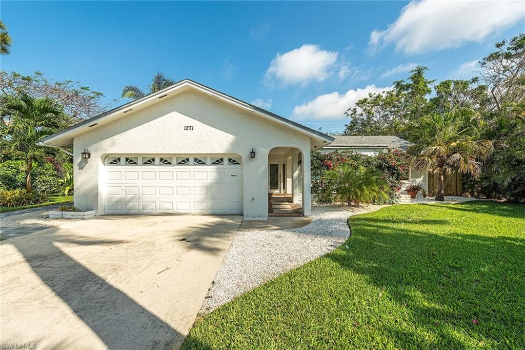 1271 Alhambra CIR NAPLES, FL 34103