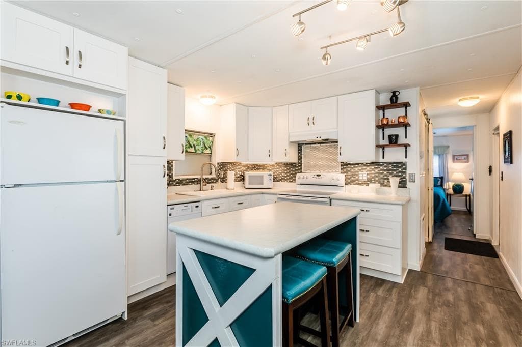 143 Moorhead MNR 143 NAPLES, FL 34112