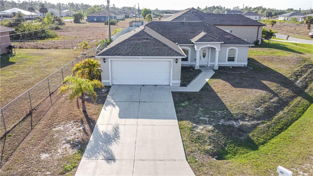 2005 Christopher AVE N LEHIGH ACRES, FL 33971
