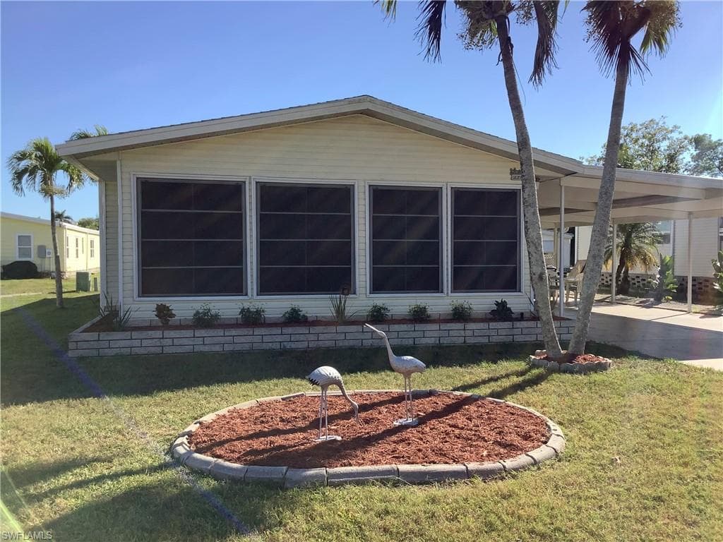270 Ocean Reef LN S 124 NAPLES, FL 34114